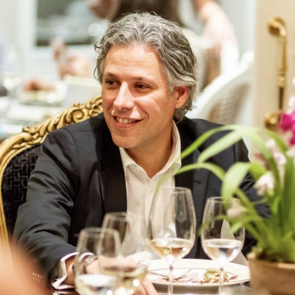Dr. Marcelo Araújo